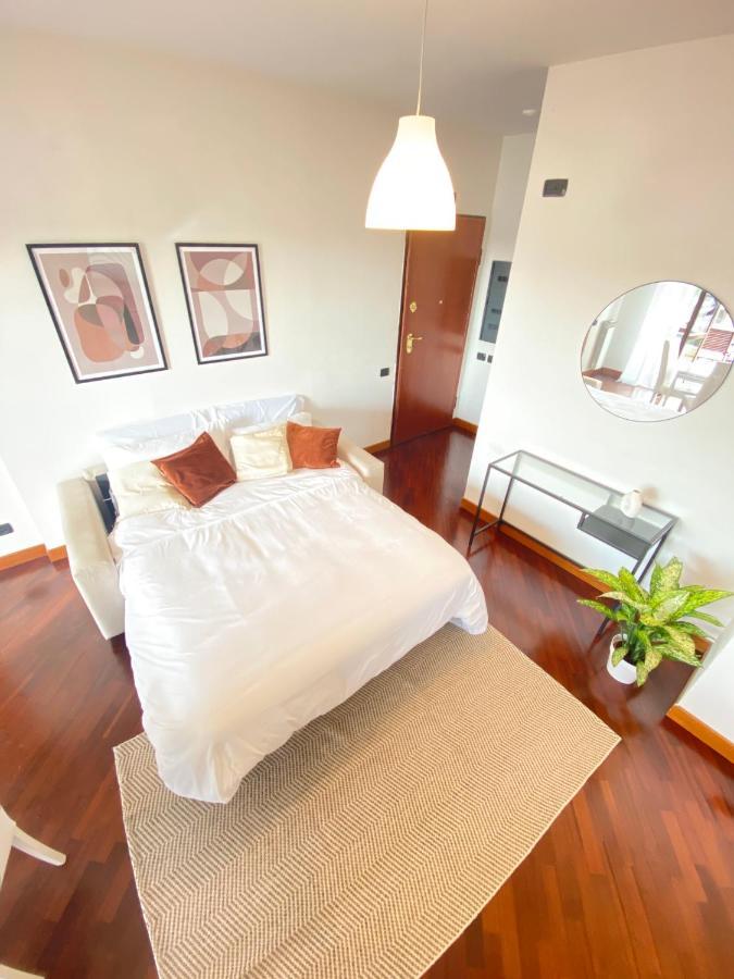 Golden Hour Apartment - Panoramic Terrace 菲乌米奇诺 外观 照片